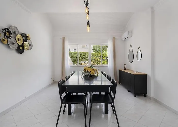 Marina - Pool & Sea View