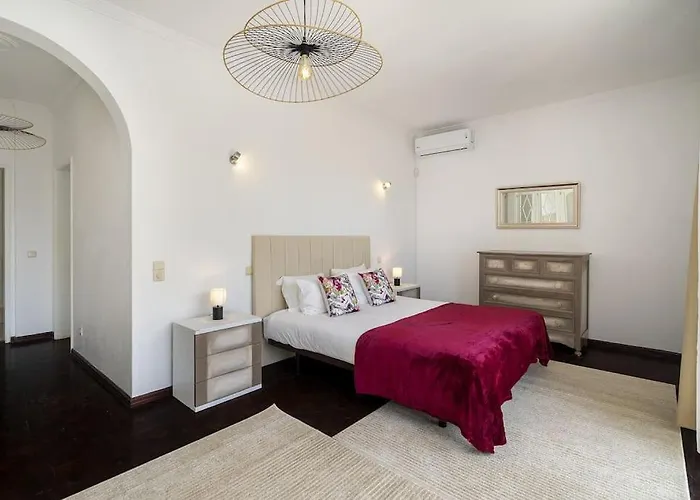 Marina - Pool & Sea View