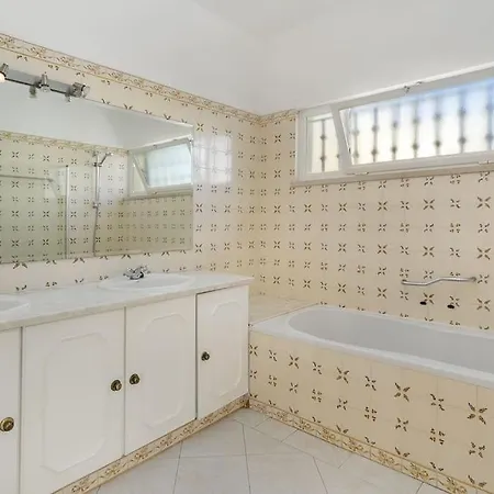 Marina - Pool & Sea View 빌라